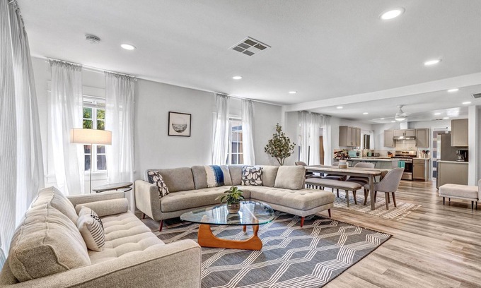 San Gabriel House | Stylish Gem! LA Main Attractions + SGV Eats