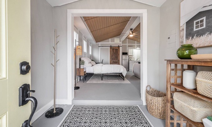 Seminole Heights House | Stylish Guest House in Seminole Heights with Workspace |Private entrance, Parking, Patio & Grill