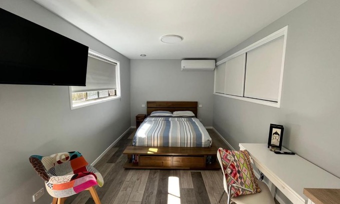 Everton Hills Apartment | Stylish Guest Suite in Everton Hills