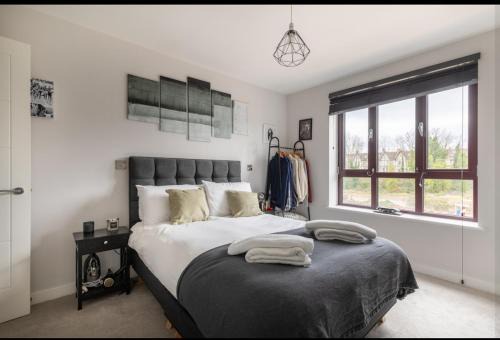 Bristol Floating Harbour Apartment | Stylish Harbourside Apartment