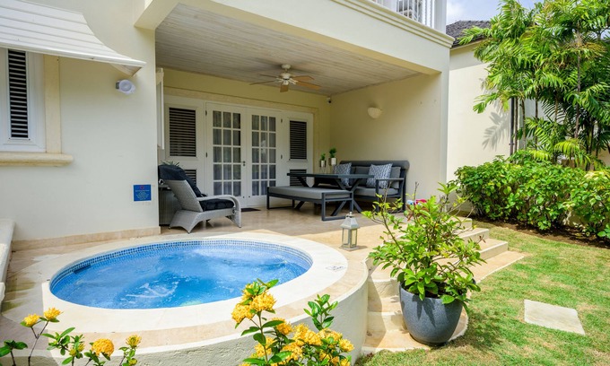 Little Battaleys House | Stylish home, pool, garden, beach club included, short walk to Mullins Beach