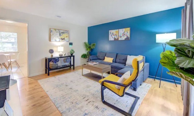 Beaumont House | Stylish home with Arcade(7000 games) and King beds