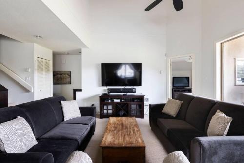 Blackcomb House | Stylish Home with Mountain Views by Harmony Whistler