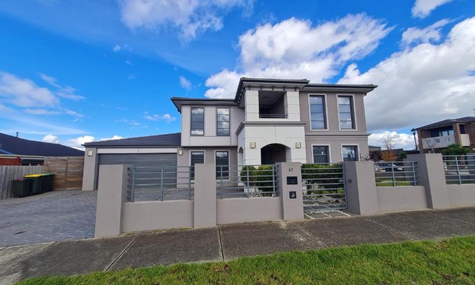 Bell Park House | Stylish House in Geelong for Large Family or Group
