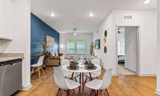 Lake Buena Vista Apartment | Stylish King Apt Near Parks 2/Top Amenities Pet ok