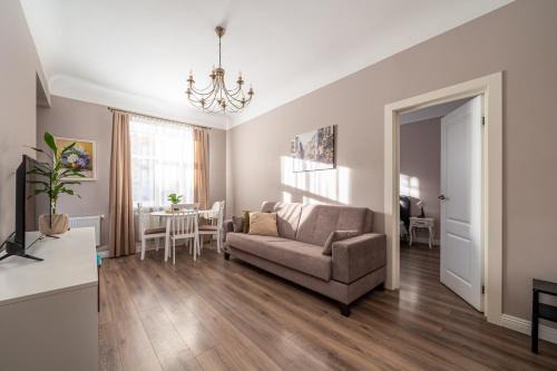 Grizinkalns Apartment | Stylish Latvian Classic 1-Bedroom Apartment Near City Center, Parks & Public Transport Links