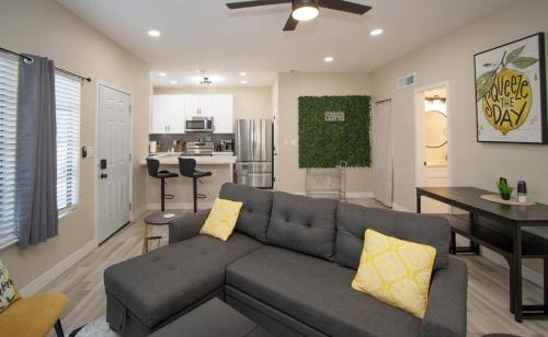 Sunset House | Stylish Lemon 2BR and 3BA Townhouse