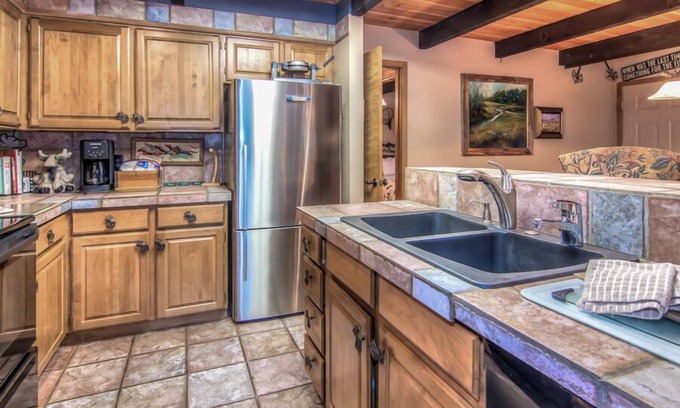 Tennis Village Condo | Stylish Lodge Condo with BBQ, Loft & A/C