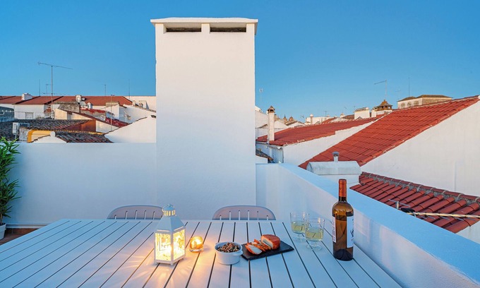 Evora Apartment | Stylish & Luminous, 2 Queen Size Beds, Historic Centre W/terrace