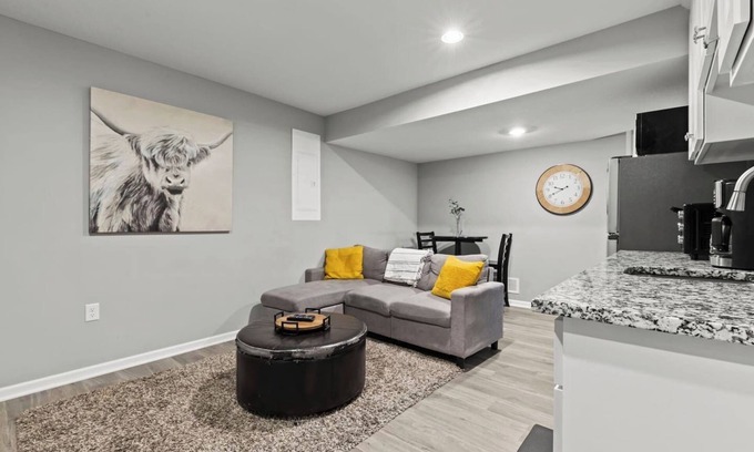 Grandview House | Stylish MidModern 1 Bed Apartment - Lower Level/Private Entrance
