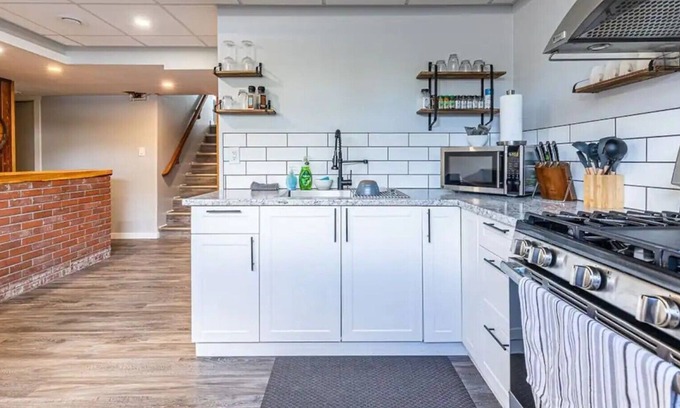 Prince George House | Stylish & Modern room w/ WiFI