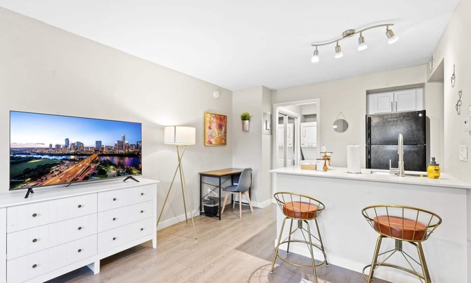 Allandale Apartment | Stylish Modern Studio Close to Downtown and Domain