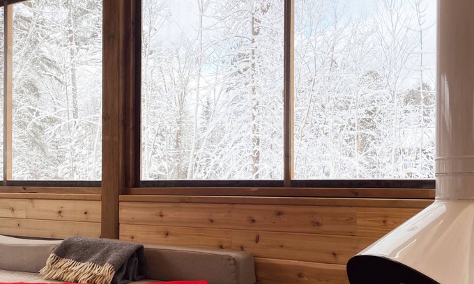 Gravenhurst Cottage | Stylish Muskoka Beach A-Frame - Beach Access - Fireplace