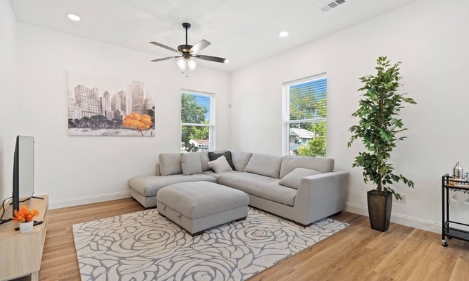 Memphis House | Stylish new build 2BR/2BA getaway w/gated parking