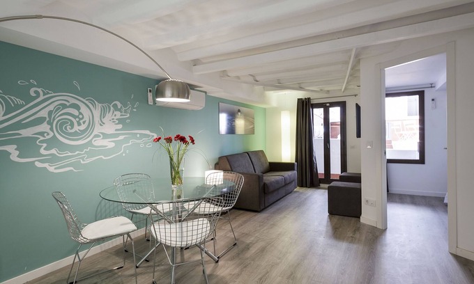 Hostafrancs Apartment | Stylish next to Plaza España, Fira