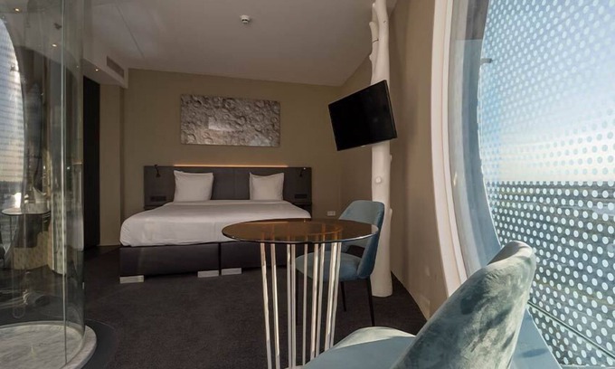 Zuidoost Hotel | Stylish Oasis | Canal Belt, Keukenhof, & De Hoge Dijk Golf Course Nearby