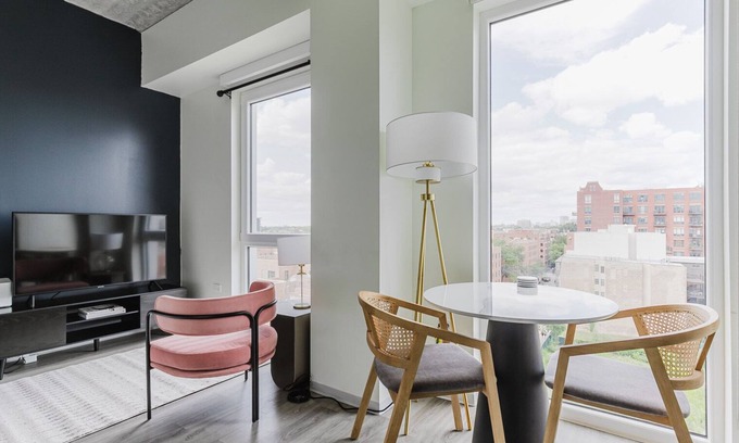 Old Town Apartment | Stylish Old Town Studio Gym, W/D, Outdoor Firepit & A/C, by Blueground