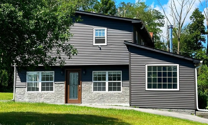 Goshen House | Stylish & Peaceful Getaway on 3 Private Acres