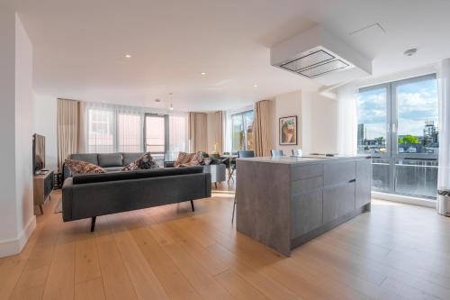 St. Johns Wood Apartment | Stylish Penthouse Near Little Venice & Hyde Park