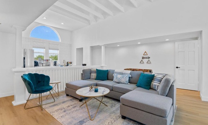 Camelback East House | Stylish Phoenix Townhome - Foosball Table, Laundry, Parking!