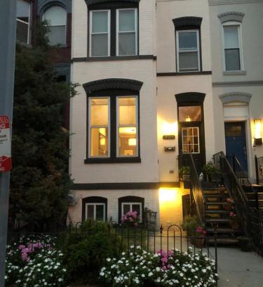 Truxton Circle Apartment | Stylish Renovated Flat, Central, Walk to DC Sights