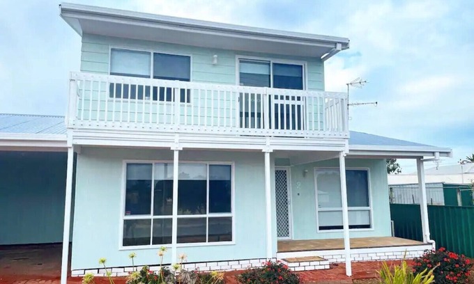 Ardrossan House | Stylish retro decor