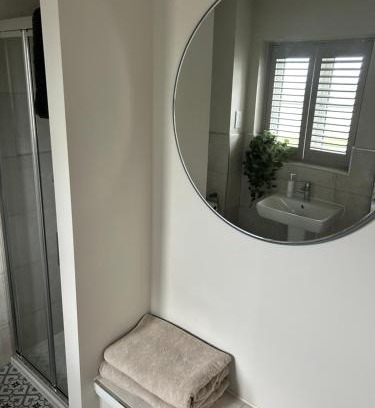 Gotherington House | Stylish room for Cheltenham races