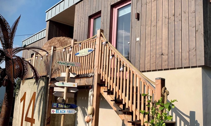 Alzenbach Apartment | Stylish room with bathroom in a newly built wooden house in Mehren/Westerwald.