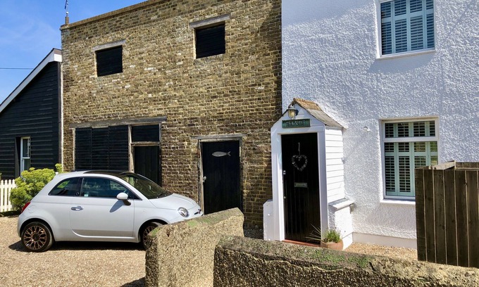 Rye Harbour Cottage | Stylish Seaside Cottage With Nature Reserve, River And Sea Views