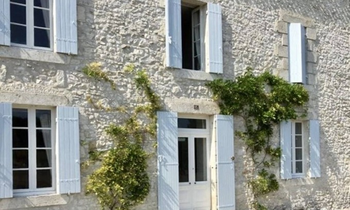 Loubezs-Bernac Apartment | Stylish self-contained gite within lovely village house