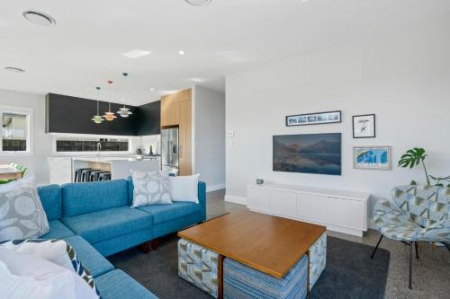 Martinborough House | Stylish Serenity - Martinborough Holiday Home