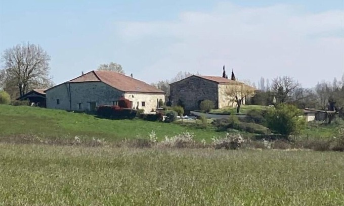 La Sauvetat-sur-Lede House | Stylish, spacious farmhouse 'Crouzillac' with private heated pool