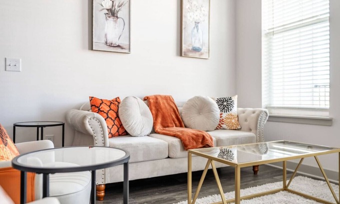 Whitestown Apartment | Stylish Stay | Near Everything!