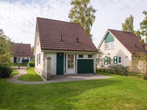 Hellendoorn House | Stylish Stay with Garden View