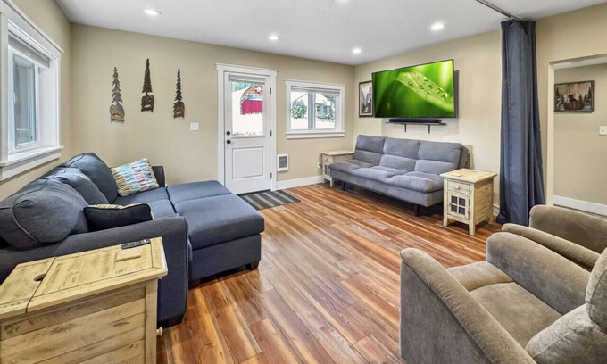 Cascade Apartment | Stylish Stay with Pellet Stove Near Downtown Cascade