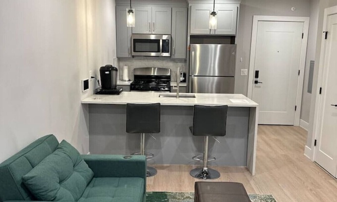 Jersey City Apartment | Stylish Studio Apartment - 7 Min Walk NYC Train