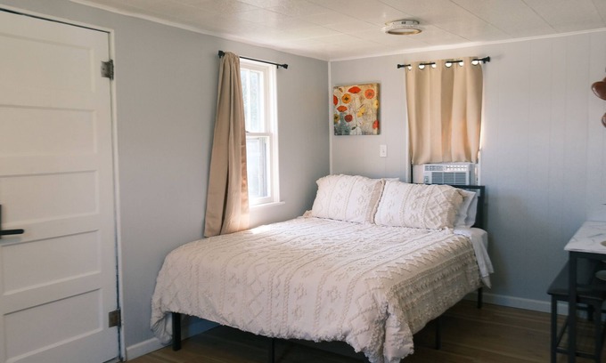 St Ignace Cabin | Stylish Studio Cabin in St. Ignace – Near Mackinac Ferry, WiFi & AC
