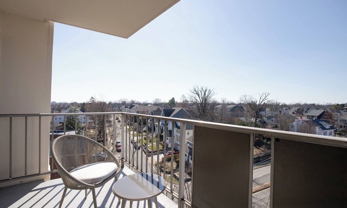 Court House Apartment | Stylish Studio Close to D.C.