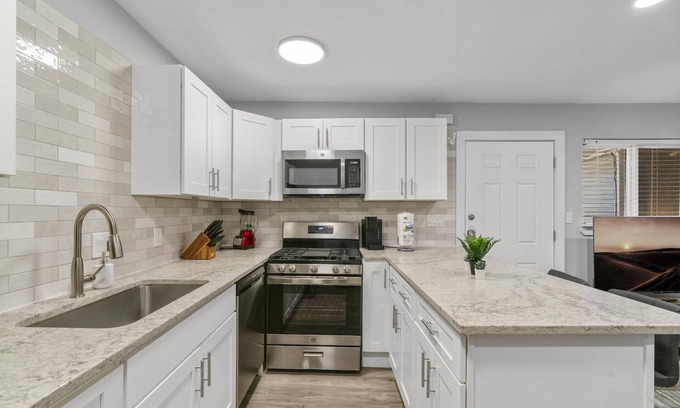 Clarksville Apartment | Stylish Studio Downtown Evonify