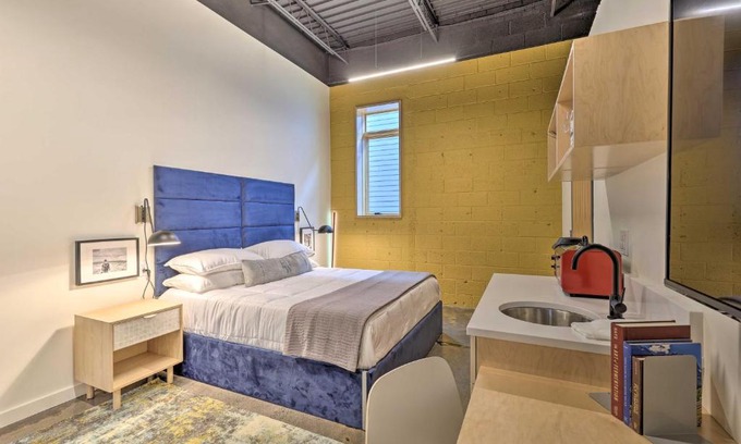 Damascus Apartment | Stylish Studio in Dtwn Damascus Hike and Bike!