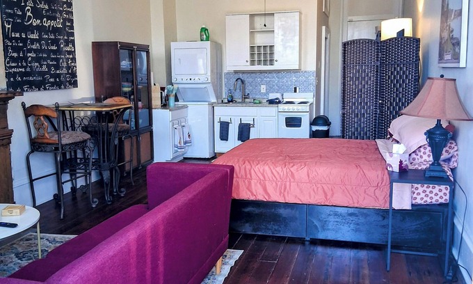 Faubourg Lafayette Apartment | Stylish studio in vibrant New Orleans