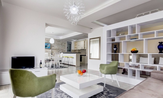 Denovici Apartment | Stylish Studio with Balcony & Sea View