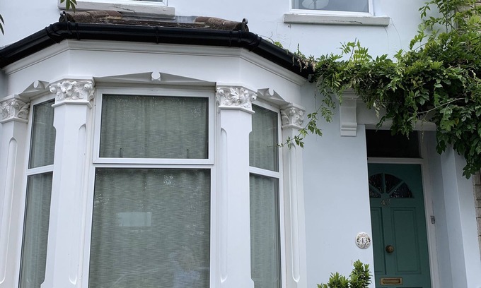 Bellingham House | Stylish, Three Bed Property, Quiet Location, Great Access To Central London