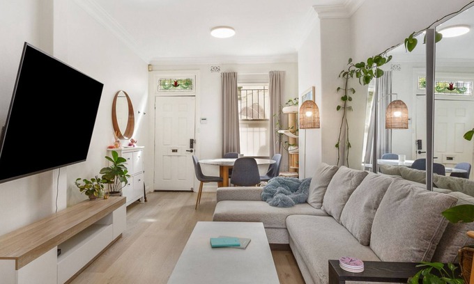 Pyrmont Apartment | Stylish Urban Retreat in the Heart of Pyrmont