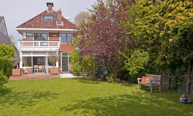 Municipality of Heemstede Villa | Stylish Villa near Haarlem –Garden,Gym & Beach by Bike, Easy Access to Amsterdam