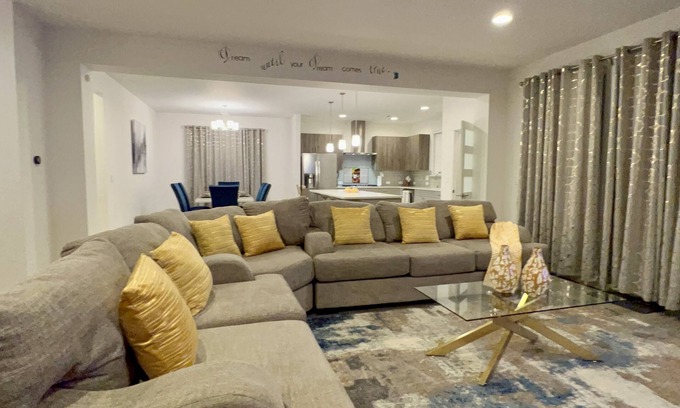 Maple Valley House | Stylish Villa: Newly built graceful house