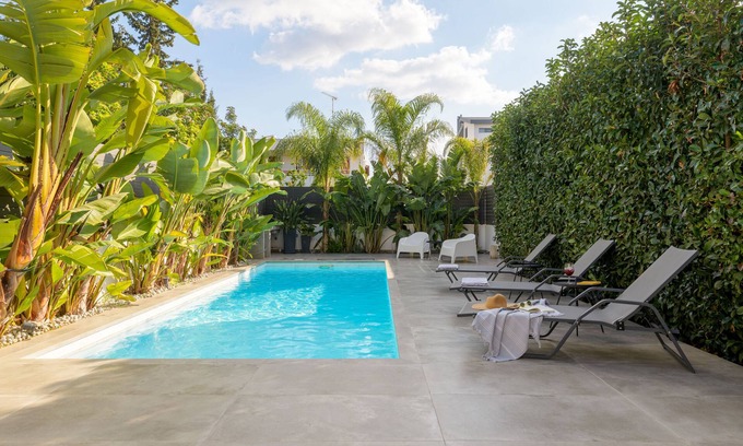 Voula Apartment | Stylish Voula apartment close to Kavouri beach with shared pool
