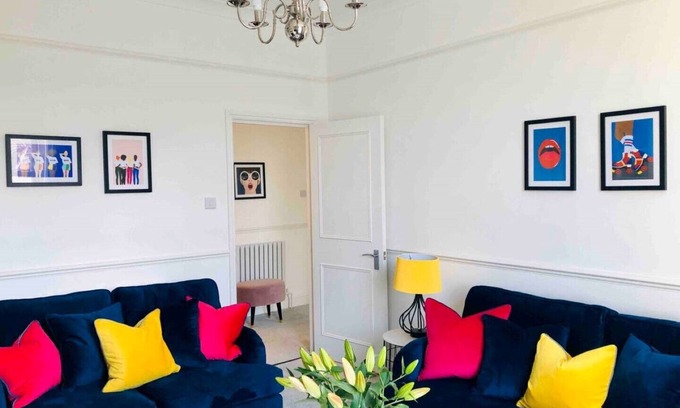 Dulwich House | Stylishly decorated apartment - great for families & long term bookings