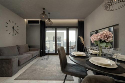 Krzyki Apartment | Stylowy Apartament z Parkingiem & SPA Wrocław by Rent like home