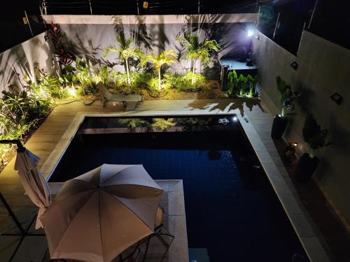 Niteroi House | Suíte em casa familiar da Mirian com vista piscina